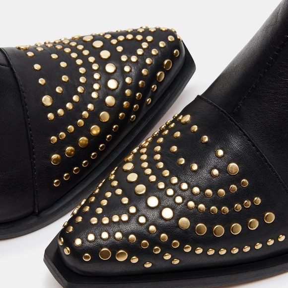 Butter soft Steve Madden bootie - Picture 2 of 4